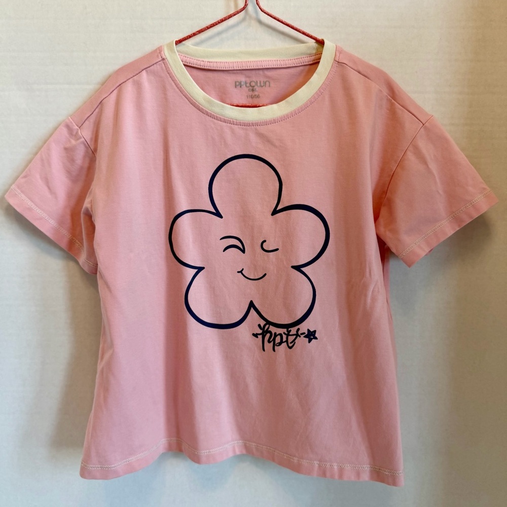 Pink Kids T-Shirt with Smiling Flower size 110/5T